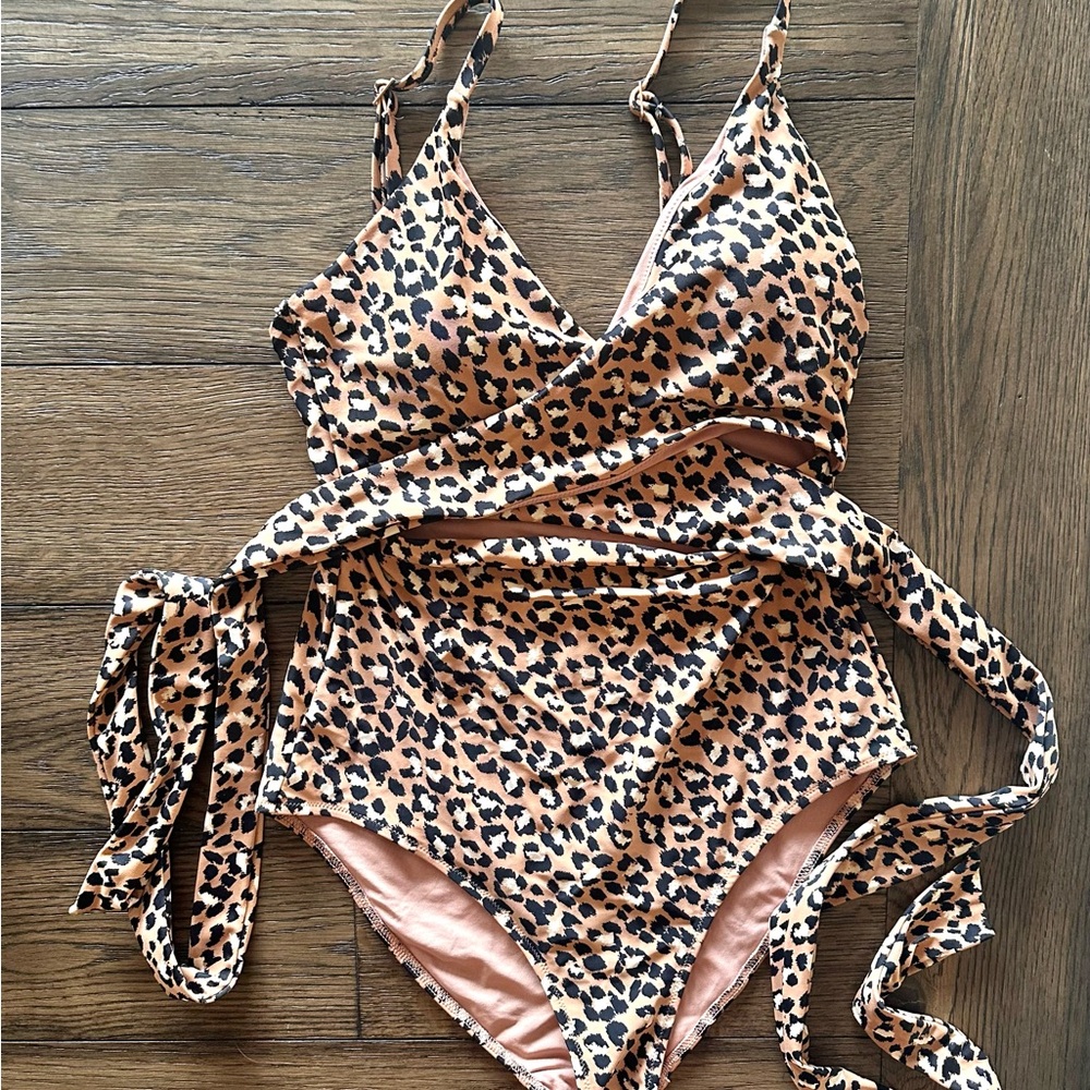 Aerie Leopard Print One Piece Swimsuit - Picture 2 of 3